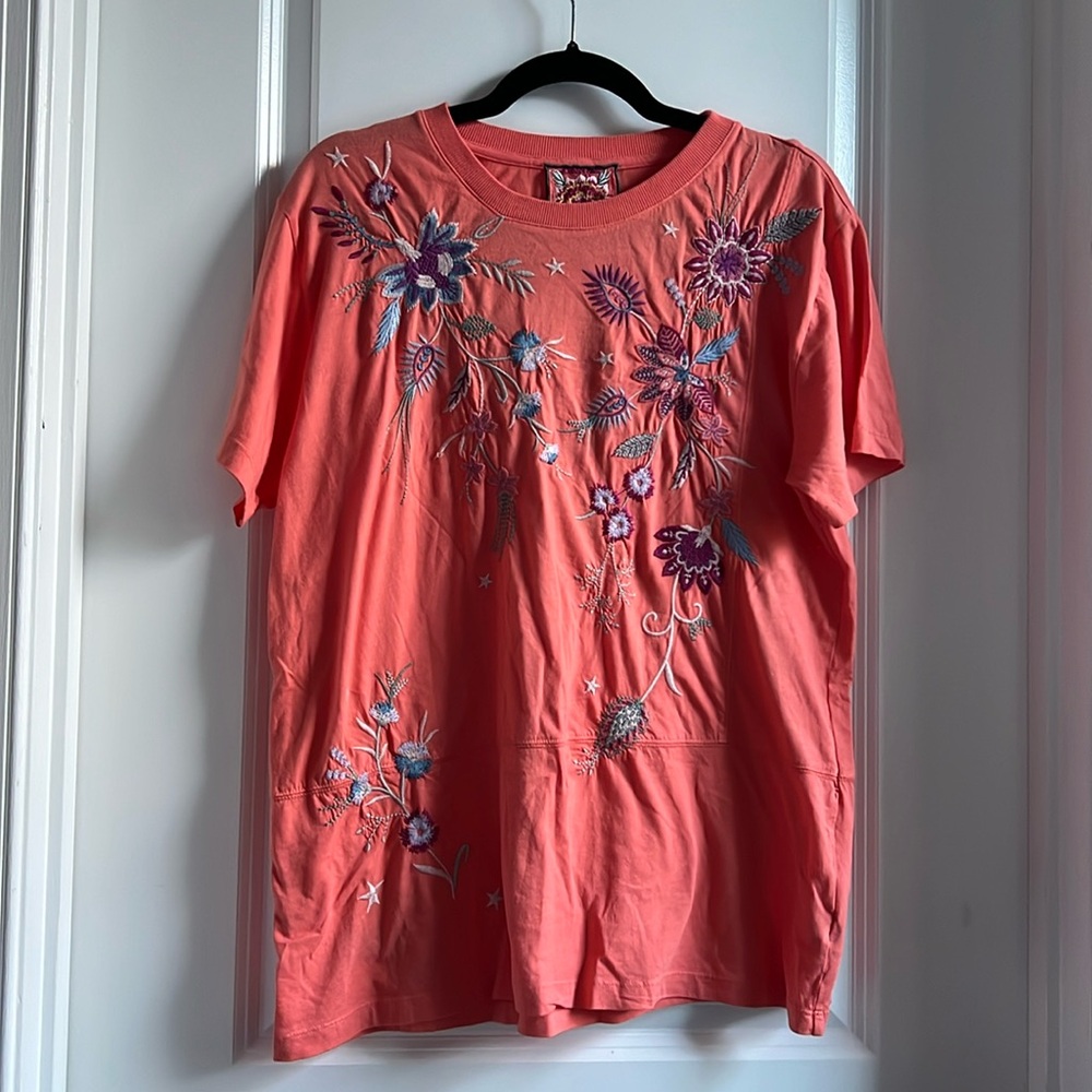 Johnny Was medium peach short sleeved tunic